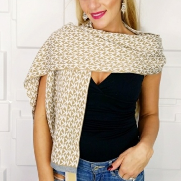 MICHAEL KORS SCARF Tan -PRICE FIRM - Picture 3 of 4